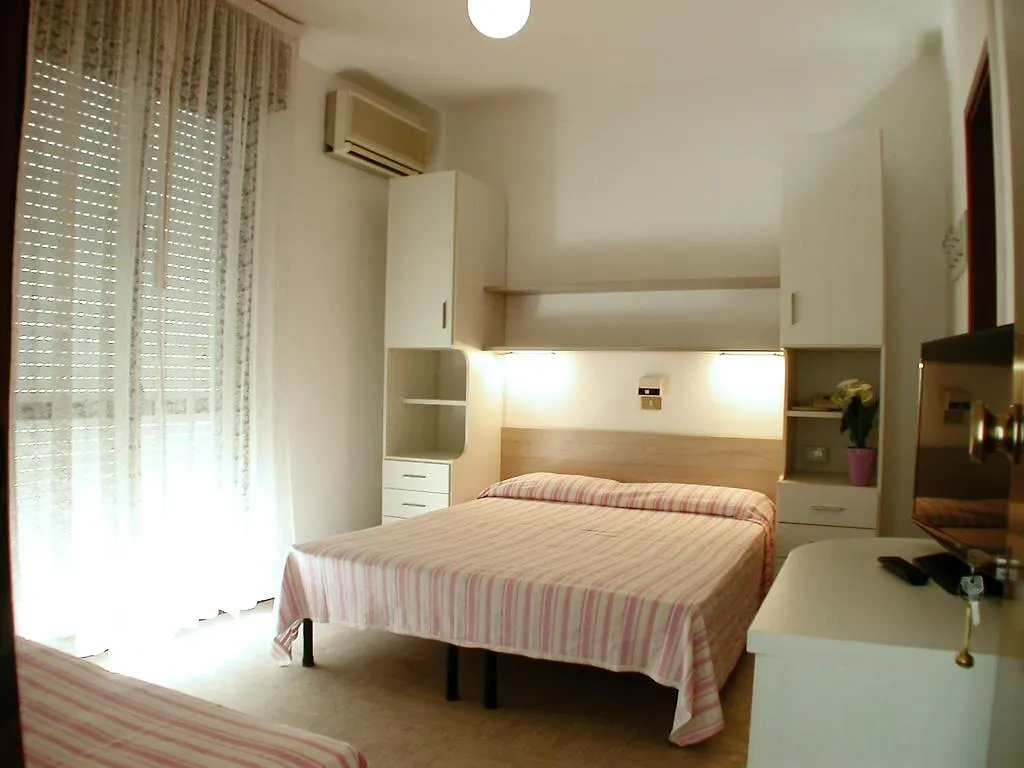 Отель Albergo Aquila Лидо-ди-Езоло